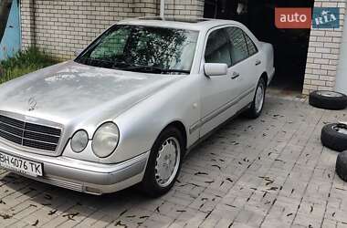 Седан Mercedes-Benz E-Class 1998 в Одессе