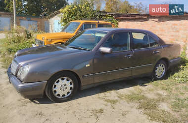 Седан Mercedes-Benz E-Class 1995 в 