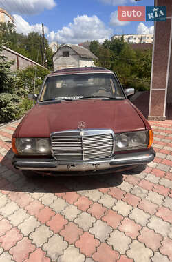 Седан Mercedes-Benz E-Class 1982 в Чорткове