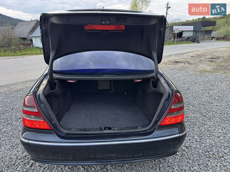Седан Mercedes-Benz E-Class 2002 в Турке