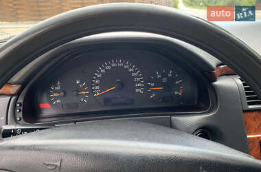 Седан Mercedes-Benz E-Class 2000 в 