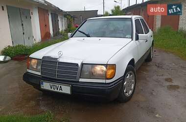 Седан Mercedes-Benz E-Class 1988 в Стрию