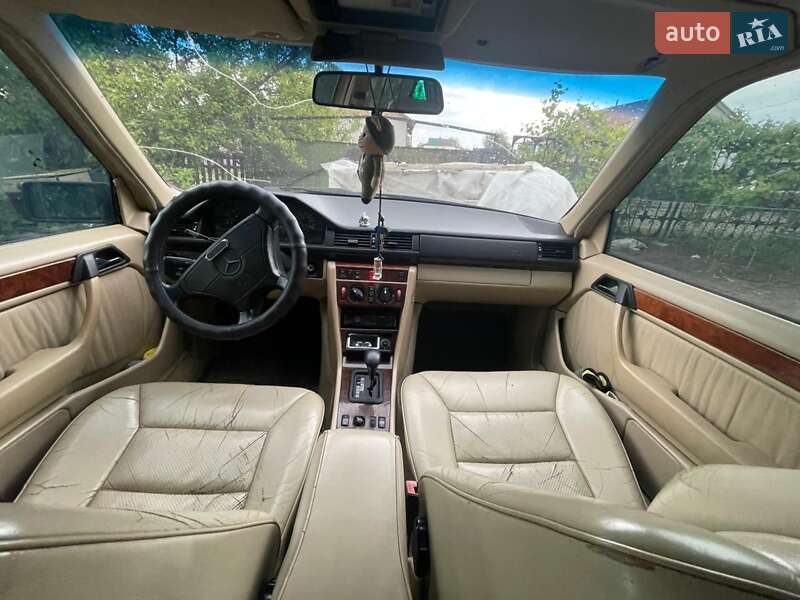 Седан Mercedes-Benz E-Class 1992 в Киеве