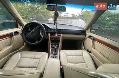 Седан Mercedes-Benz E-Class 1992 в 