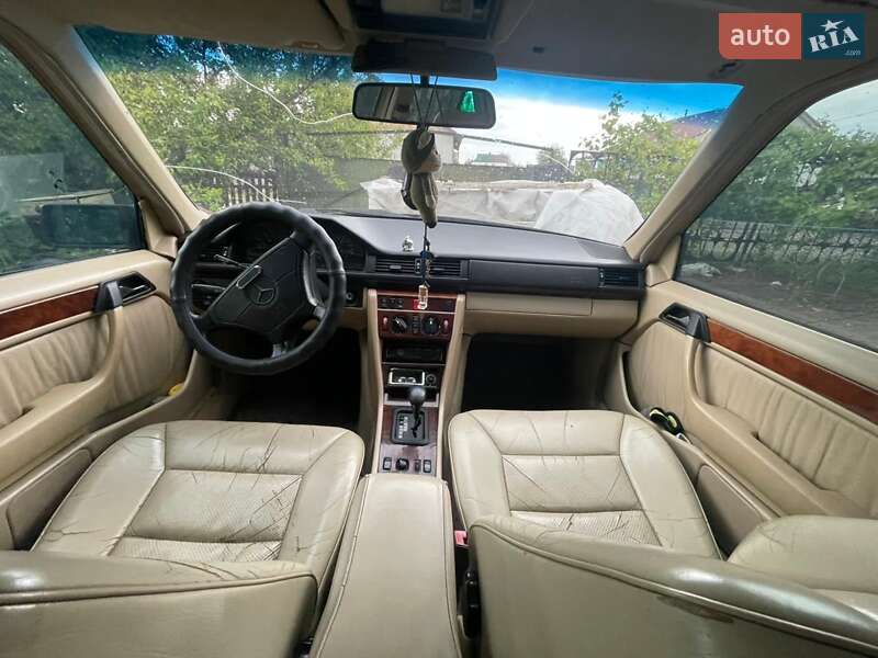 Седан Mercedes-Benz E-Class 1992 в Киеве
