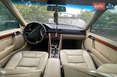 Седан Mercedes-Benz E-Class 1992 в 