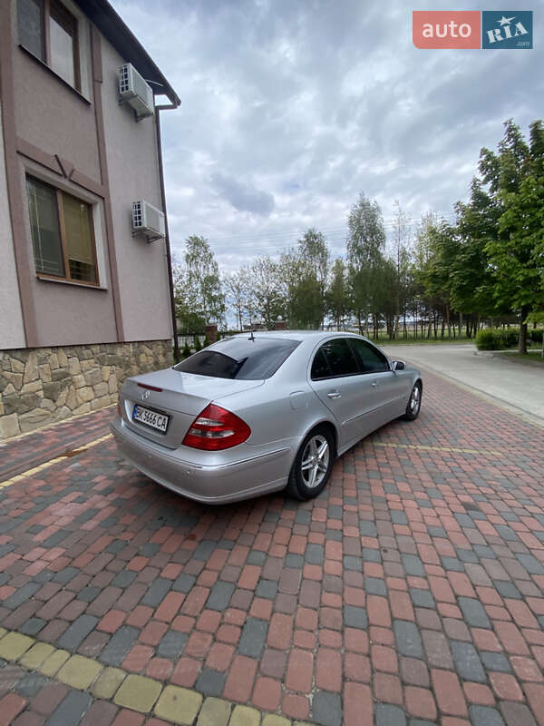 Седан Mercedes-Benz E-Class 2005 в Вараші