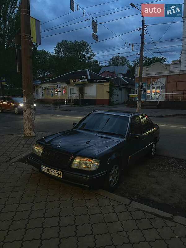 Седан Mercedes-Benz E-Class 1988 в Николаеве