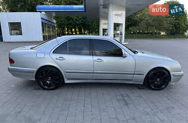 Седан Mercedes-Benz E-Class 2000 в 