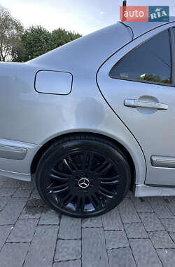 Седан Mercedes-Benz E-Class 2000 в 