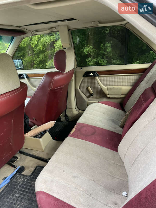 Седан Mercedes-Benz E-Class 1990 в Костопілі