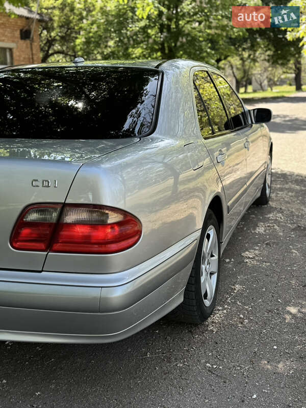 Седан Mercedes-Benz E-Class 2001 в Запоріжжі