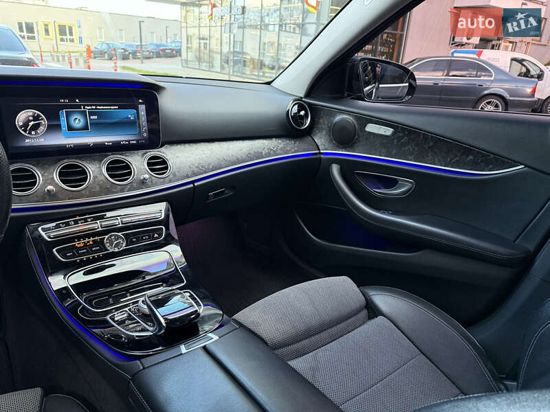 Седан Mercedes-Benz E-Class 2016 в Львове