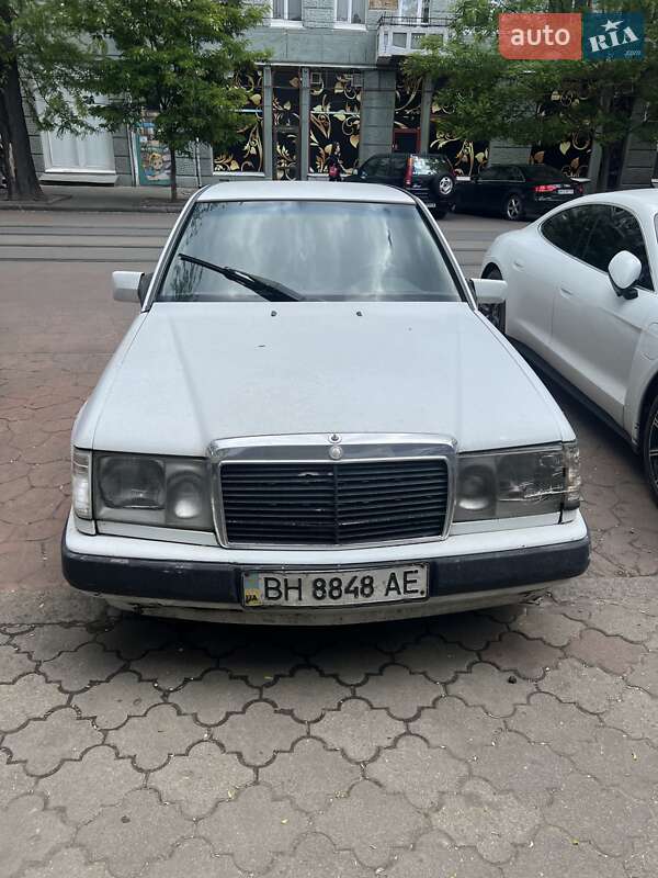 Mercedes-Benz E-Class 1986