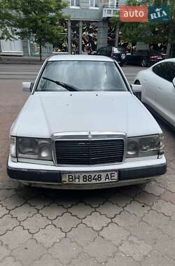 Седан Mercedes-Benz E-Class 1986 в 