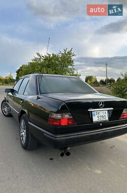 Седан Mercedes-Benz E-Class 1995 в 