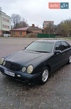 Седан Mercedes-Benz E-Class 2000 в 