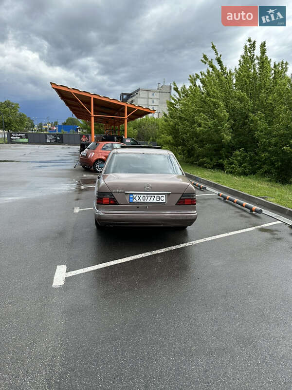 Седан Mercedes-Benz E-Class 1994 в Харькове