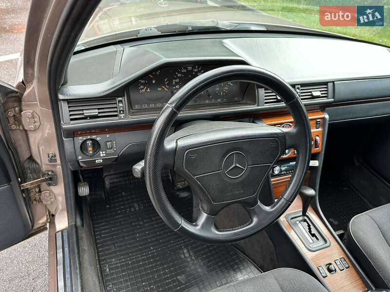 Седан Mercedes-Benz E-Class 1994 в Харькове