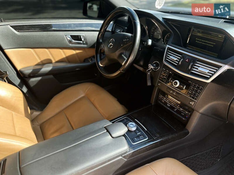 Седан Mercedes-Benz E-Class 2010 в Луцке