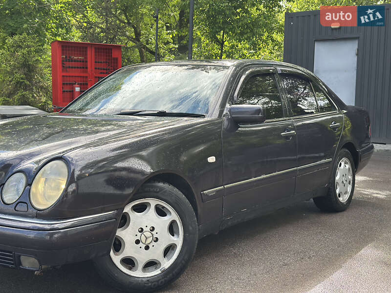 Седан Mercedes-Benz E-Class 1996 в Тернополі