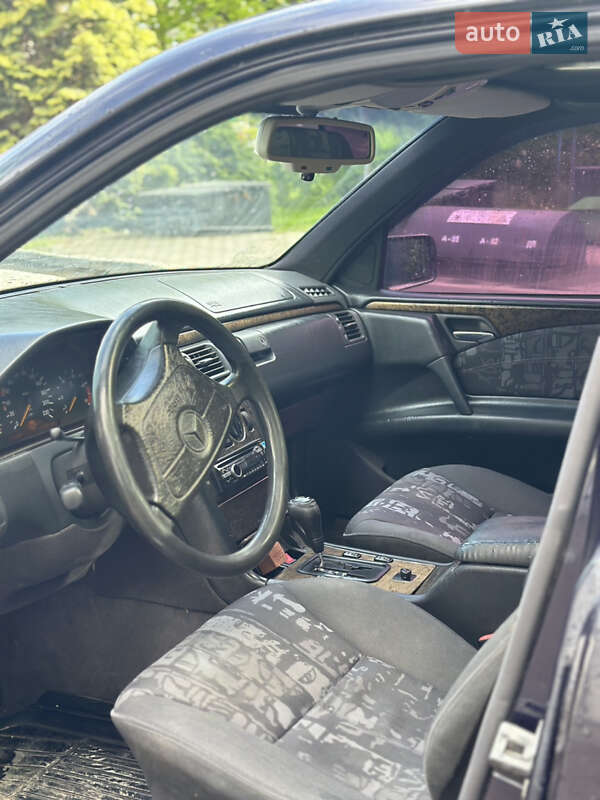 Седан Mercedes-Benz E-Class 1996 в Тернополі