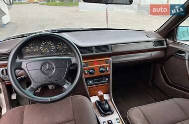 Седан Mercedes-Benz E-Class 1994 в 