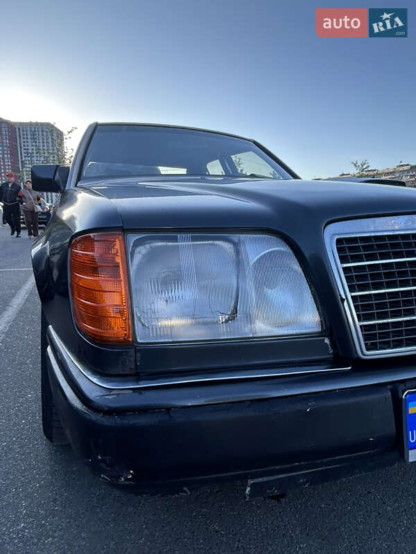 Седан Mercedes-Benz E-Class 1987 в Києві