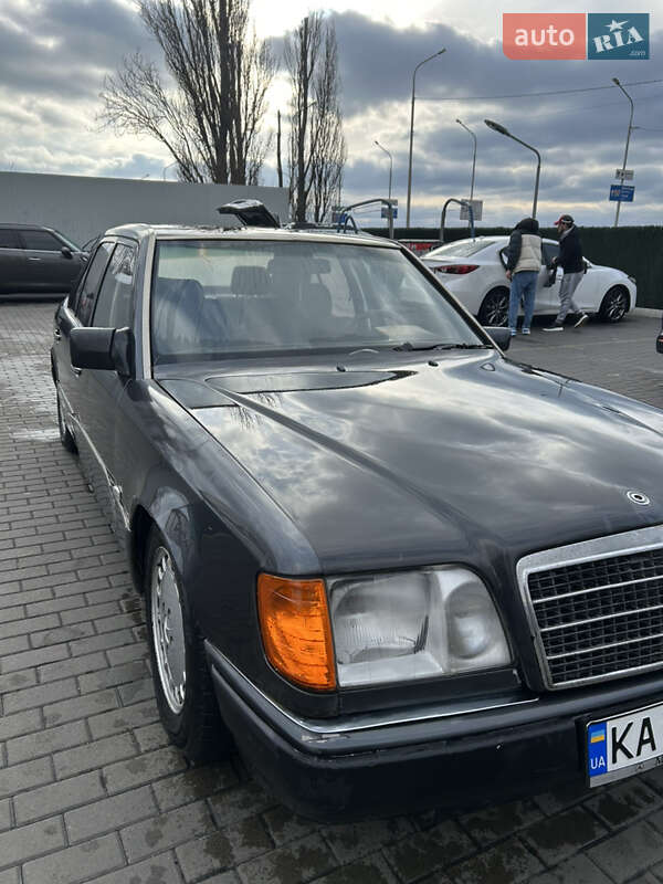 Седан Mercedes-Benz E-Class 1987 в Києві