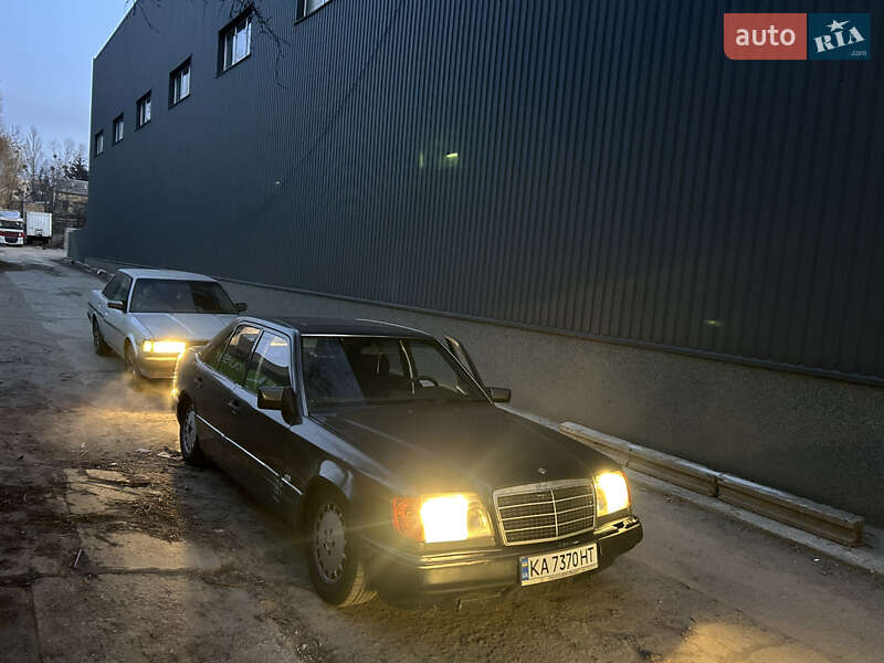 Седан Mercedes-Benz E-Class 1987 в Києві