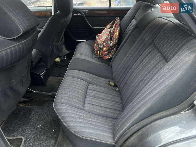 Седан Mercedes-Benz E-Class 1987 в Києві