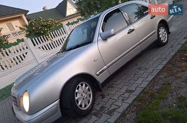 Седан Mercedes-Benz E-Class 2000 в 