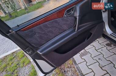 Седан Mercedes-Benz E-Class 2000 в 