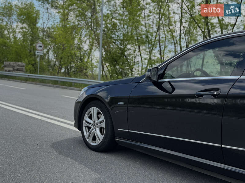 Седан Mercedes-Benz E-Class 2010 в Хмельницькому