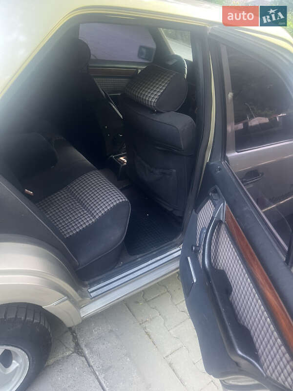 Седан Mercedes-Benz E-Class 1993 в Чернівцях