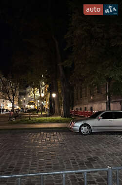 Седан Mercedes-Benz E-Class 2000 в 