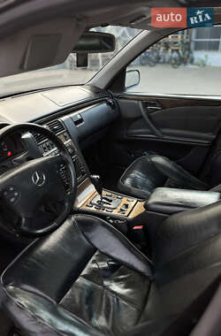 Седан Mercedes-Benz E-Class 2001 в 