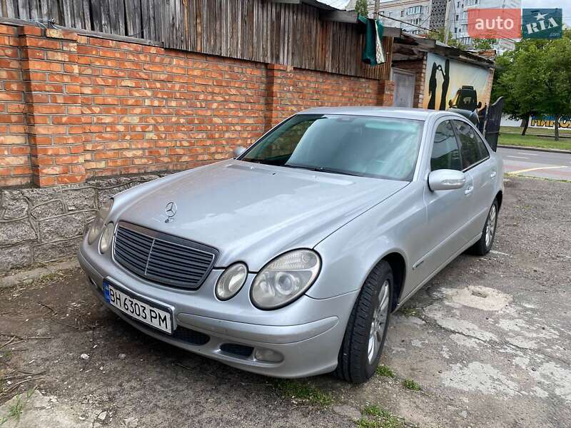 Седан Mercedes-Benz E-Class 2002 в 