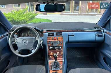 Седан Mercedes-Benz E-Class 1998 в 