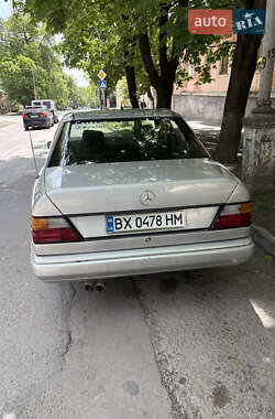 Седан Mercedes-Benz E-Class 1986 в 