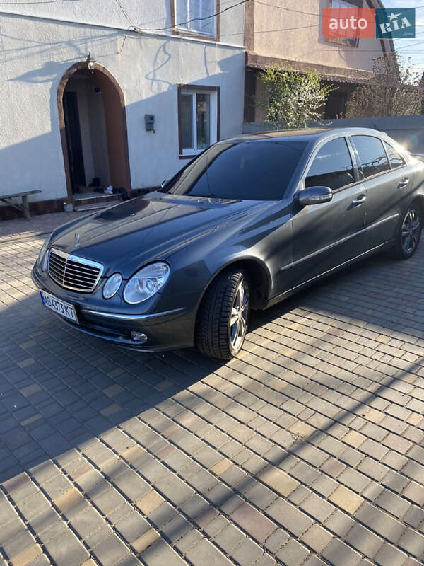 Седан Mercedes-Benz E-Class 2005 в Черновцах