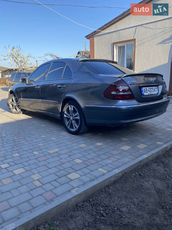 Седан Mercedes-Benz E-Class 2005 в Черновцах