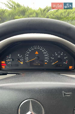 Седан Mercedes-Benz E-Class 2001 в 