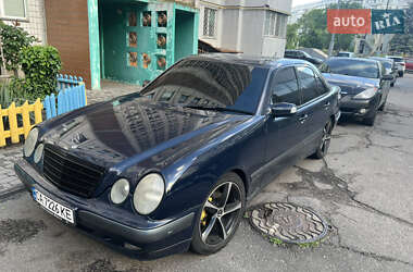 Седан Mercedes-Benz E-Class 2000 в Черкассах