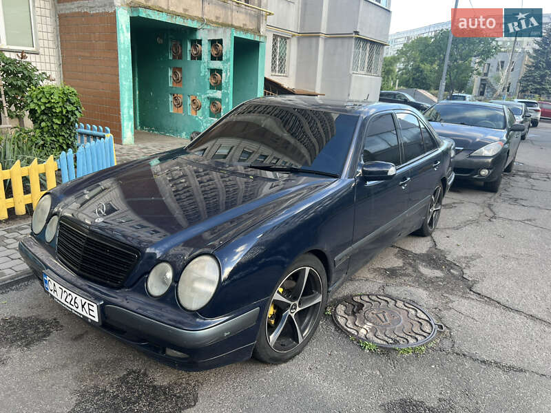 Mercedes-Benz E-Class 2000