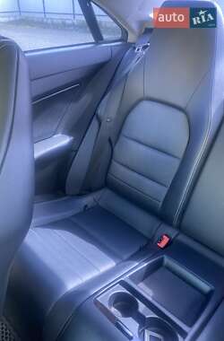 Купе Mercedes-Benz E-Class 2012 в 