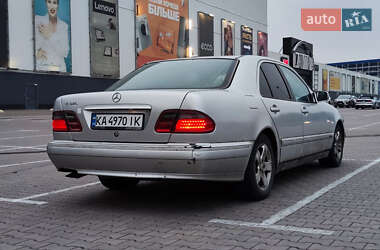 Седан Mercedes-Benz E-Class 2000 в 