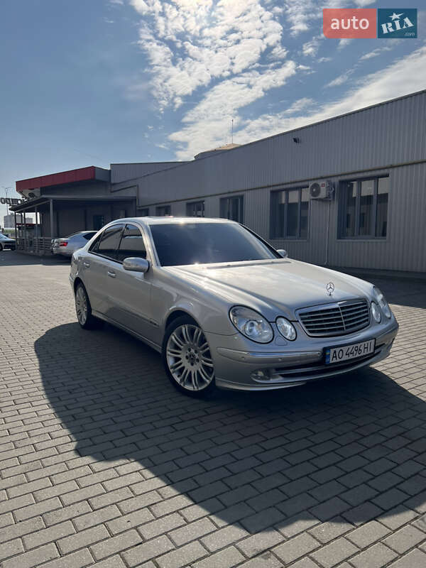 Седан Mercedes-Benz E-Class 2005 в Мукачевому