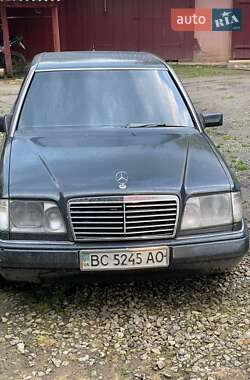 Седан Mercedes-Benz E-Class 1992 в Рожнове