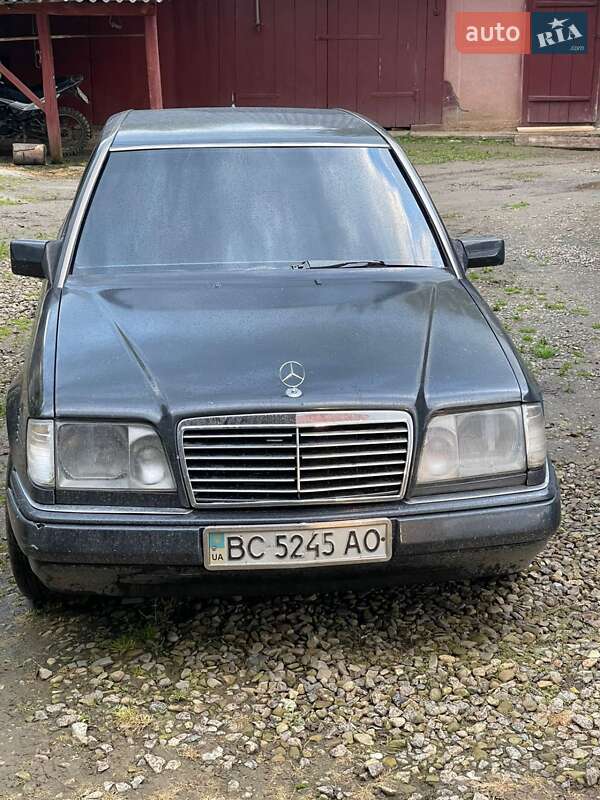Седан Mercedes-Benz E-Class 1992 в 